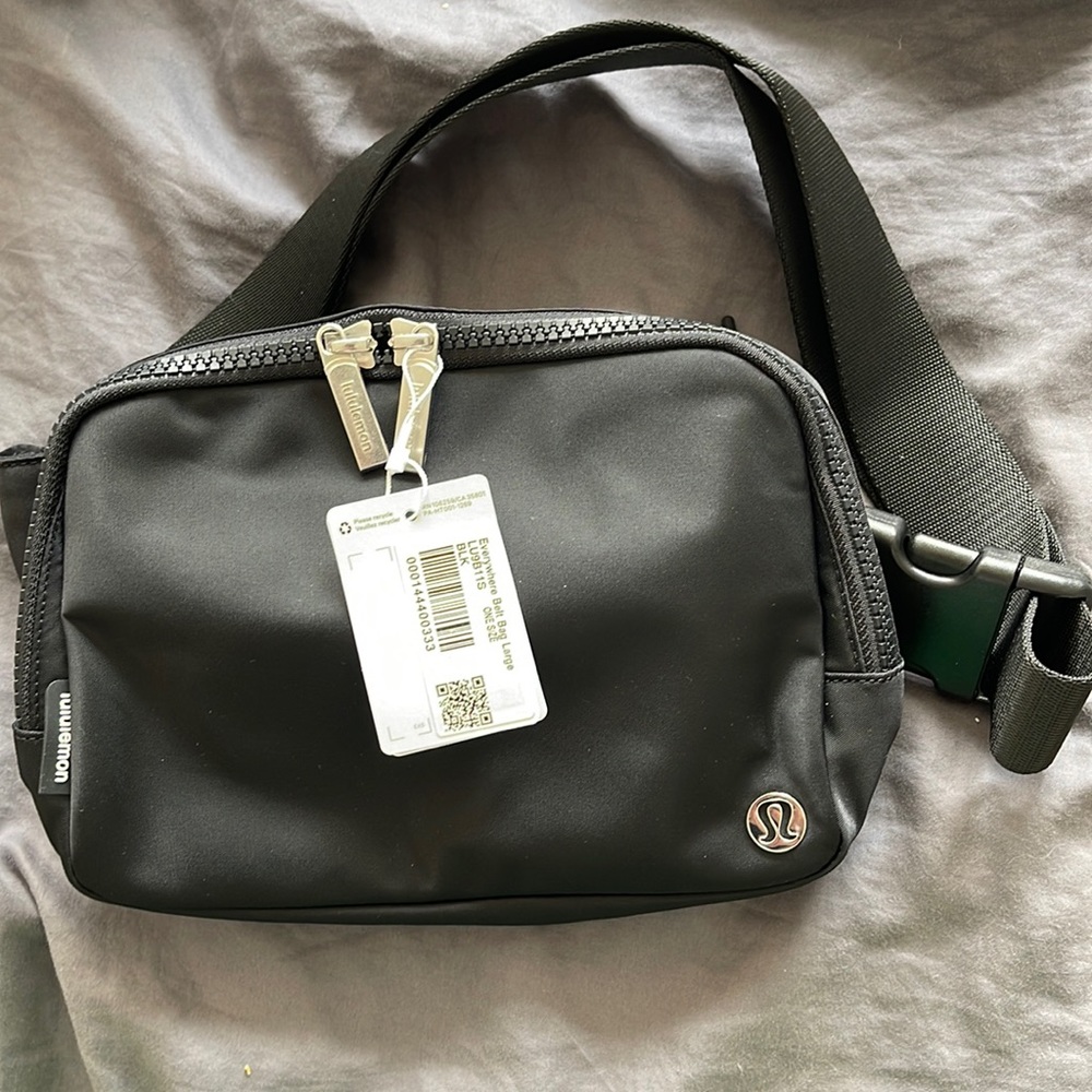 NWT large lululemon belt bag